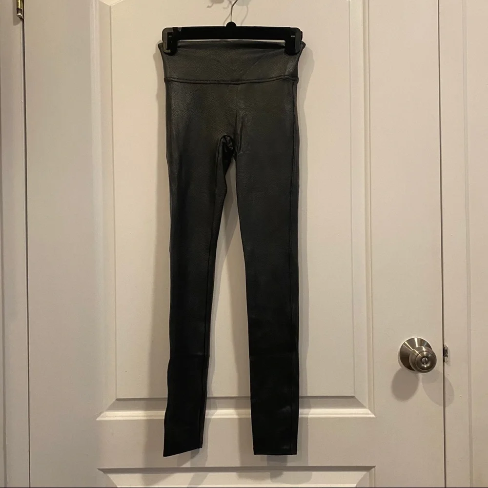 Spanx Faux Leather Croc Leggings - Picture 7 of 8